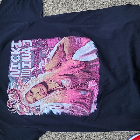 Nicki Minaj World Tour Pink Friday - Picture 1 of 2